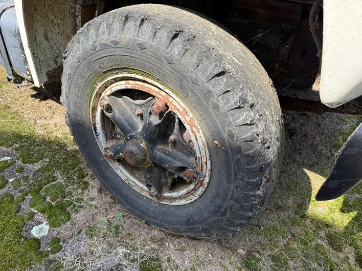 1982-ford-f700-image-13