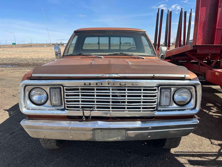 1977-dodge-power-wagon-image-2