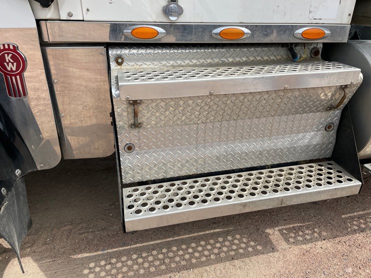 2009-kenworth-w900-image-43