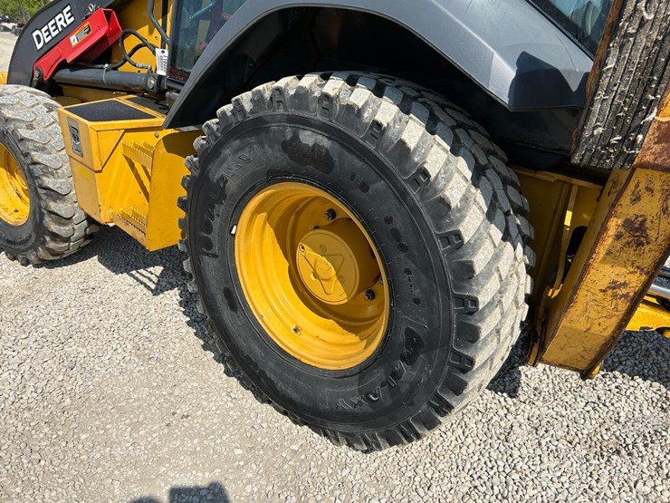 2021-deere-310l-image-18