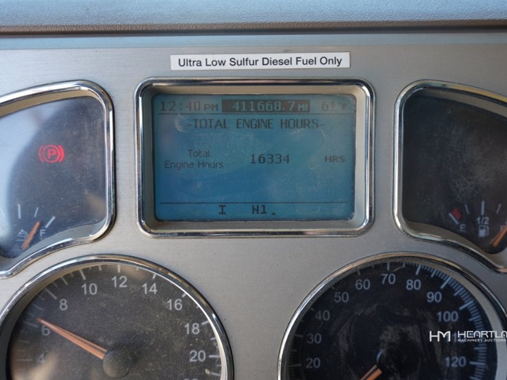 2018-mack-granite-gu713-image-17