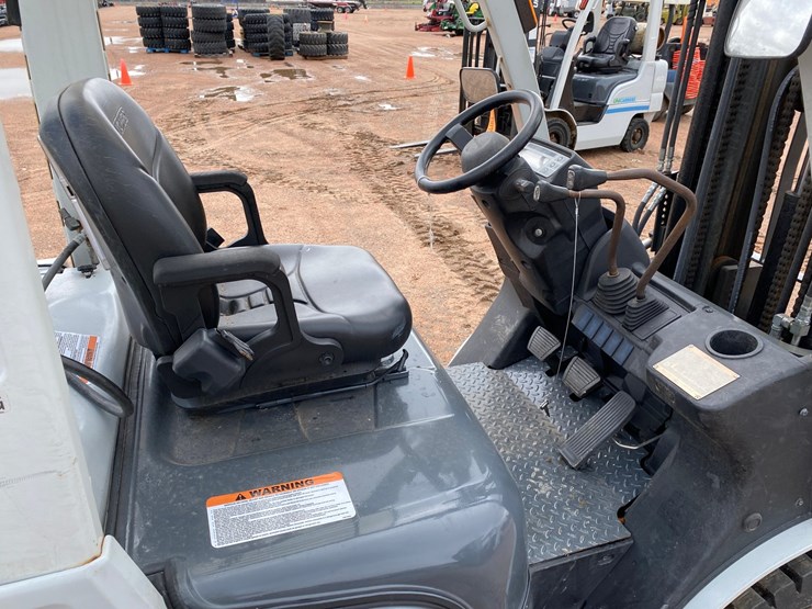 #1161-•-unicarriers-3,450-lbs-lp-forklift-image-25