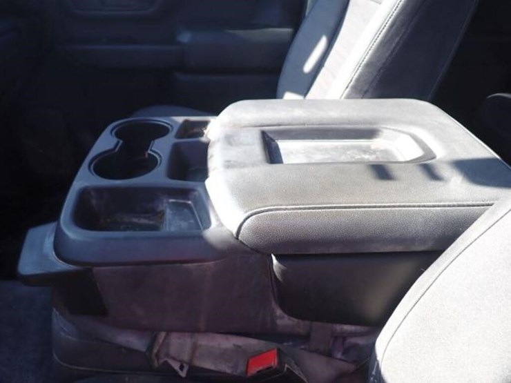 2022-chevrolet-2500hd-image-14