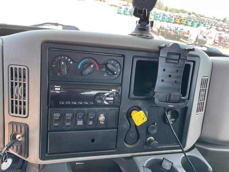 2016-international-durastar-4400-image-45