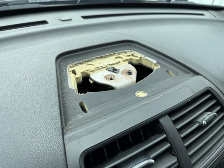 2017-ford-explorer-image-32