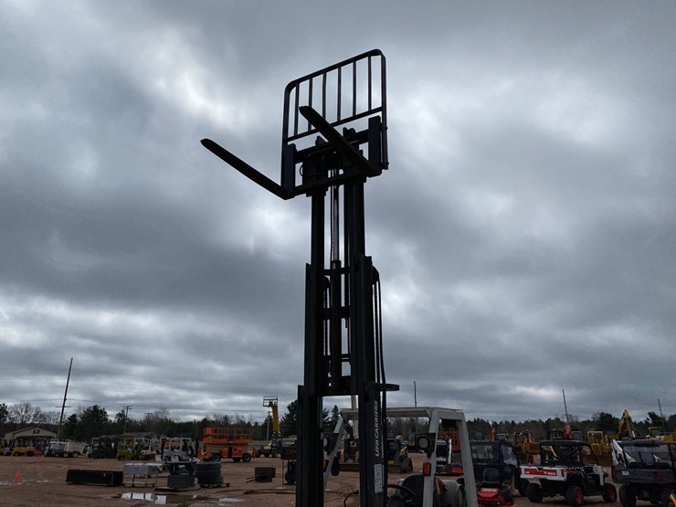 #1163-•-unicarriers-3,450-lbs-lp-forklift-image-35