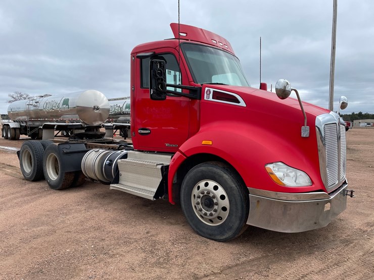 2016-kenworth-t680-image-7
