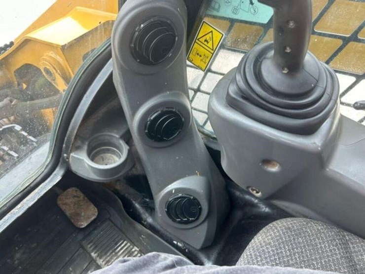 2014-caterpillar-262d-image-21