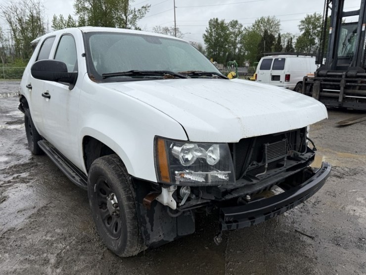 2013-chevrolet-tahoe-image-2