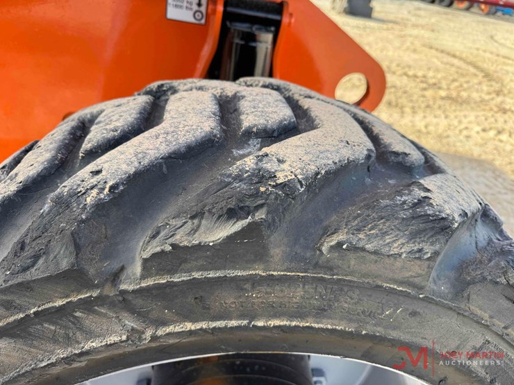 2013-jlg-800s-image-18