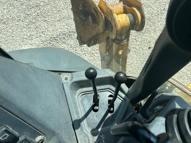 2020-deere-310l-image-29