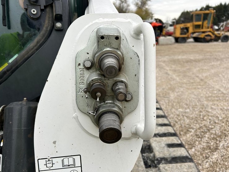 2024-bobcat-t770-image-11
