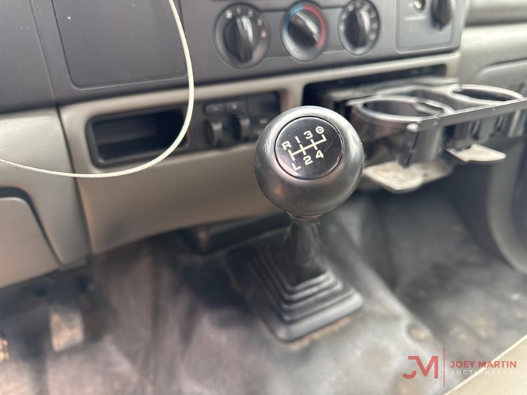 2005-ford-f550-xl-image-17