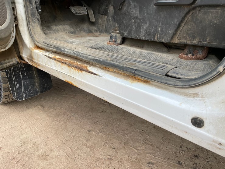 2011-chevrolet-3500-image-64