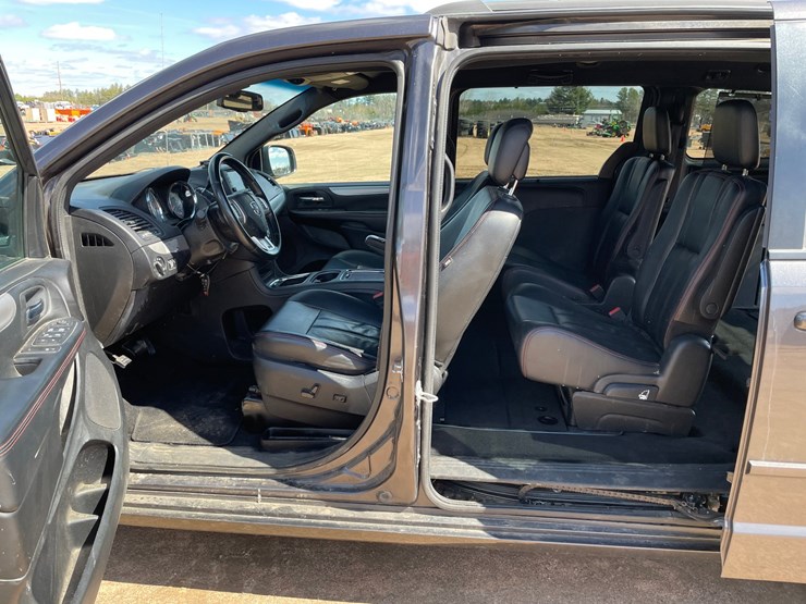 2017-dodge-grand-caravan-image-26