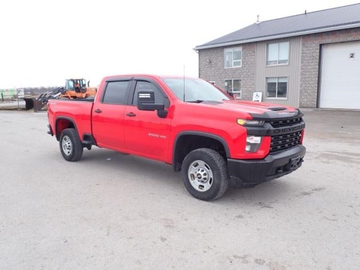 2022-chevrolet-2500hd-image-3