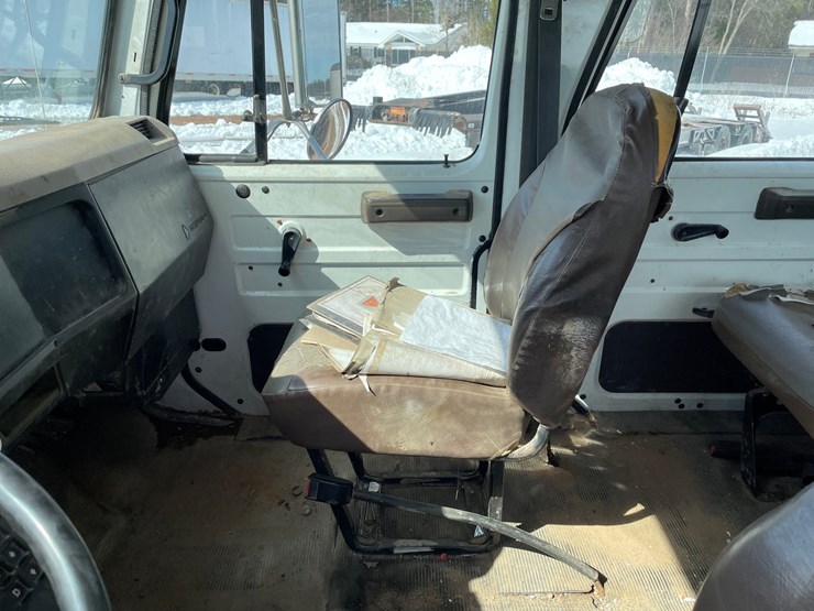 2002-international-4700-image-33