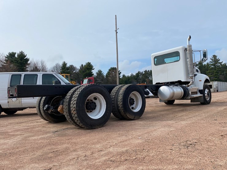 2017-peterbilt-348-image-6