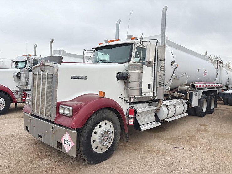 2006-kenworth-w900l-image-1