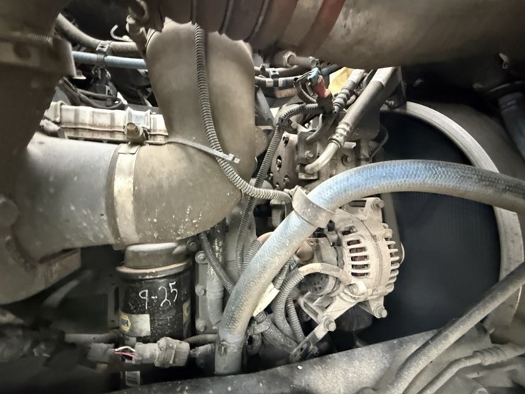 2015-kenworth-t440-image-10