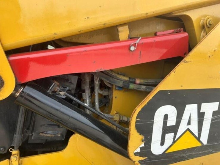 2014-caterpillar-262d-image-41