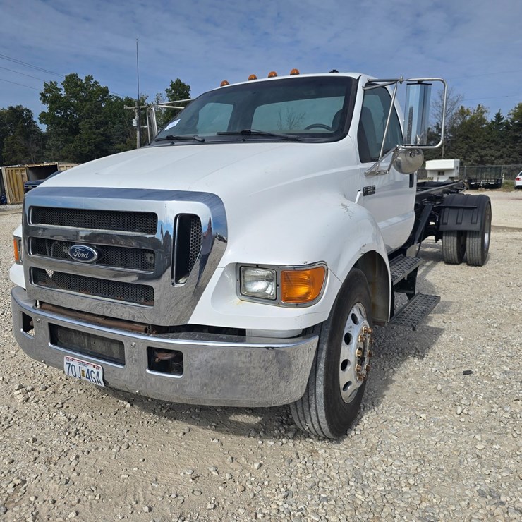 2004 FORD F650