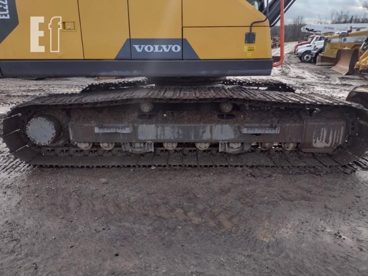 2020-volvo-ec220e-lr-image-21