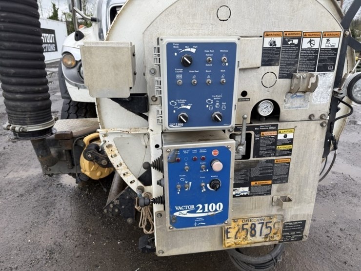 2013-international-7600-image-15