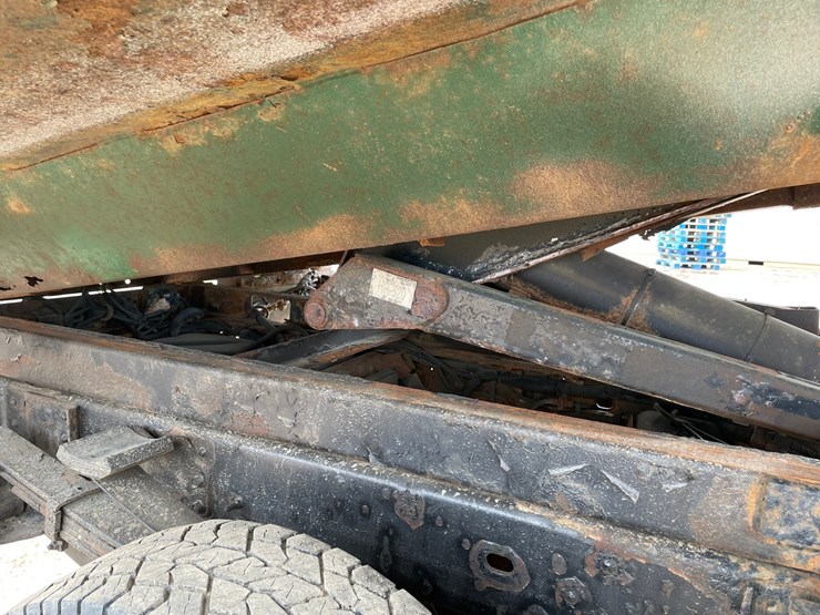 2011-chevrolet-3500-image-50