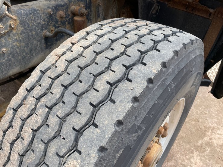 1995-mack-cl713-image-48