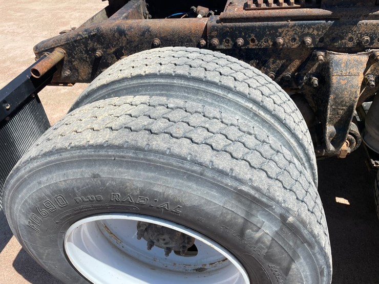 2007-freightliner-fld120-image-26