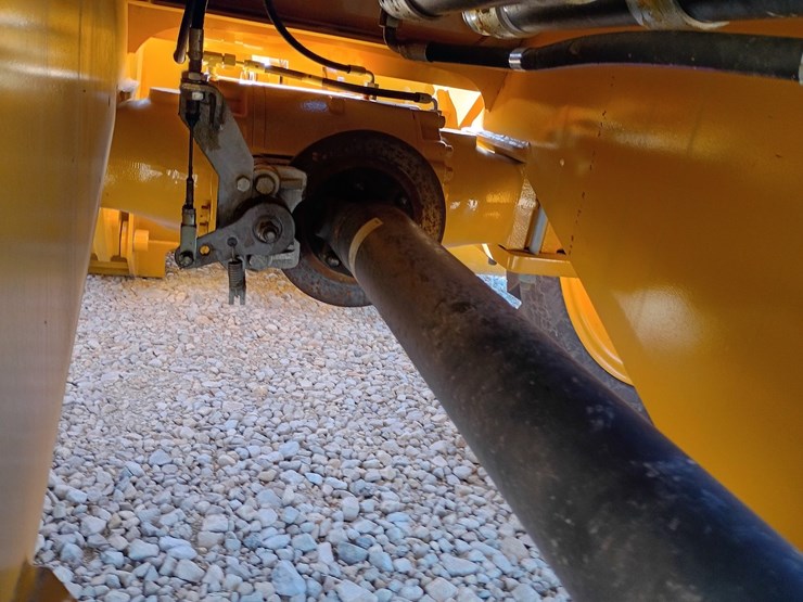 2023-caterpillar-910-image-65