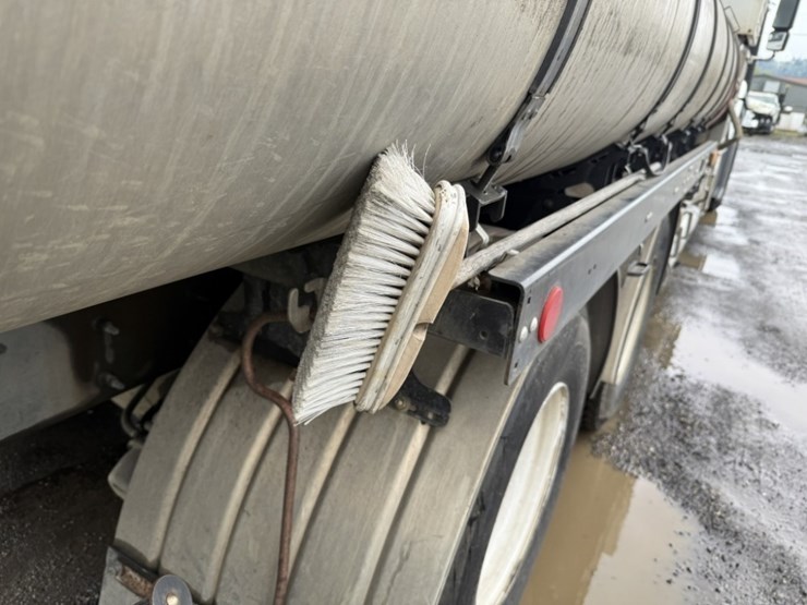 2013-international-7600-image-24