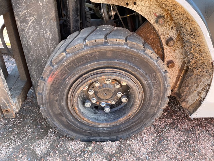 #1135-•-unicarriers-lp-forklift-image-15