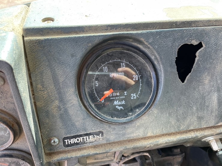 1992-mack-dm690s-image-30