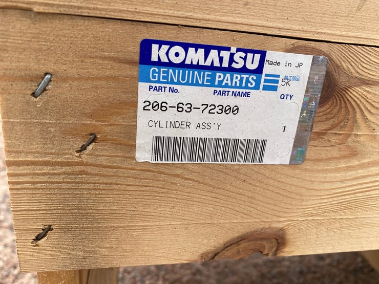 komatsu-pc220-image-2