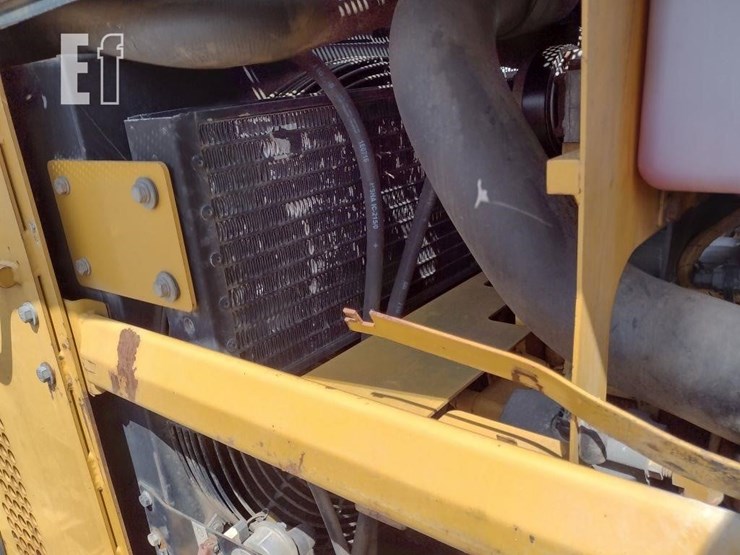 2011-caterpillar-525c-image-32