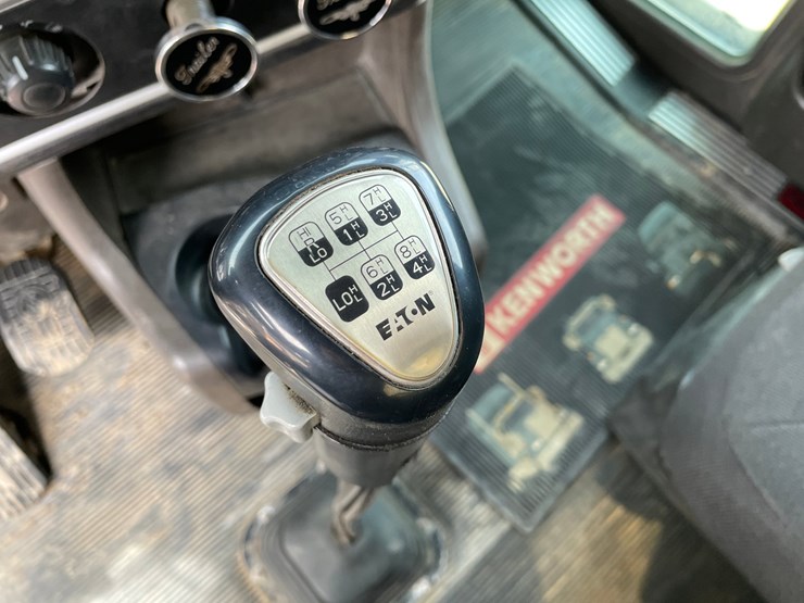 2009-kenworth-w900-image-64