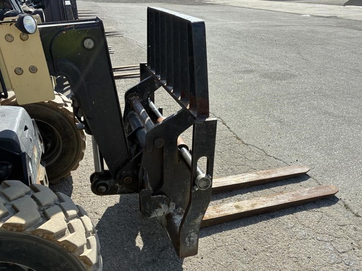 2015-jlg-g5-18a-image-9