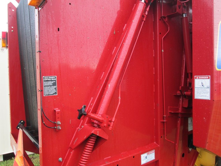 new-holland-br7060-image-19