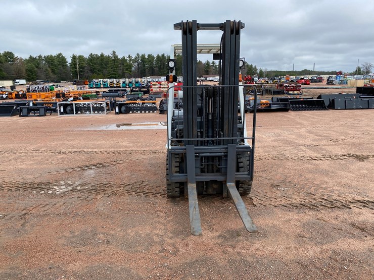 #1161-•-unicarriers-3,450-lbs-lp-forklift-image-2