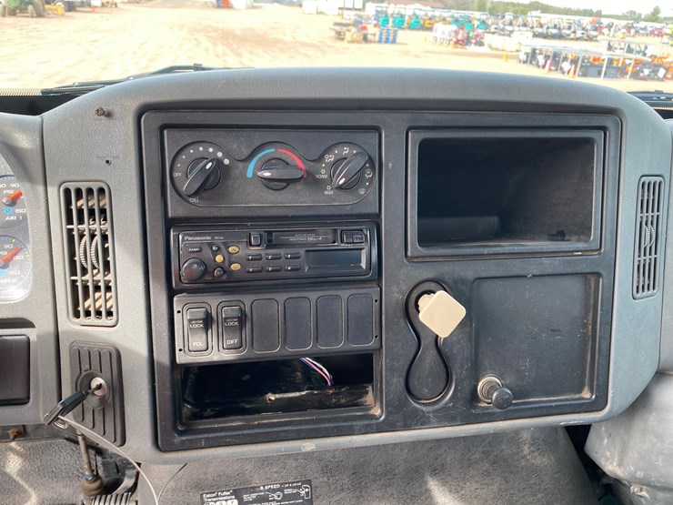 2003-international-7400-image-40