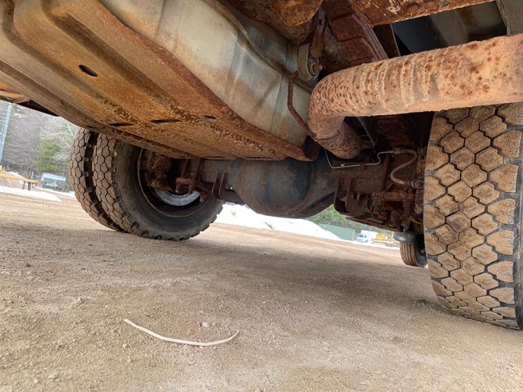 2004-ford-f550-image-27