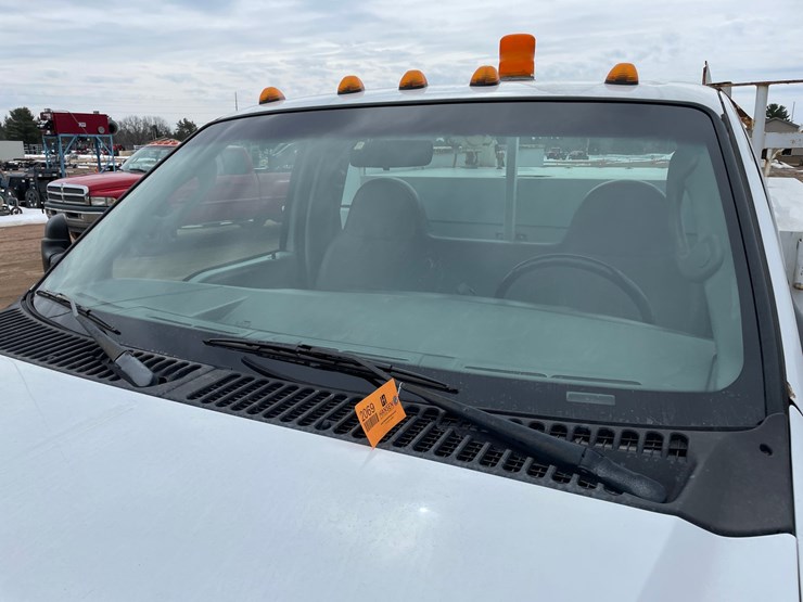 2004-ford-f550-image-11