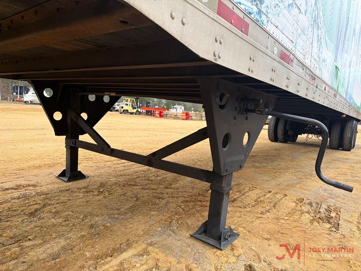 2009-utility-53'-image-8