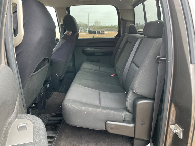 2013-chevrolet-silverado-2500hd-image-51