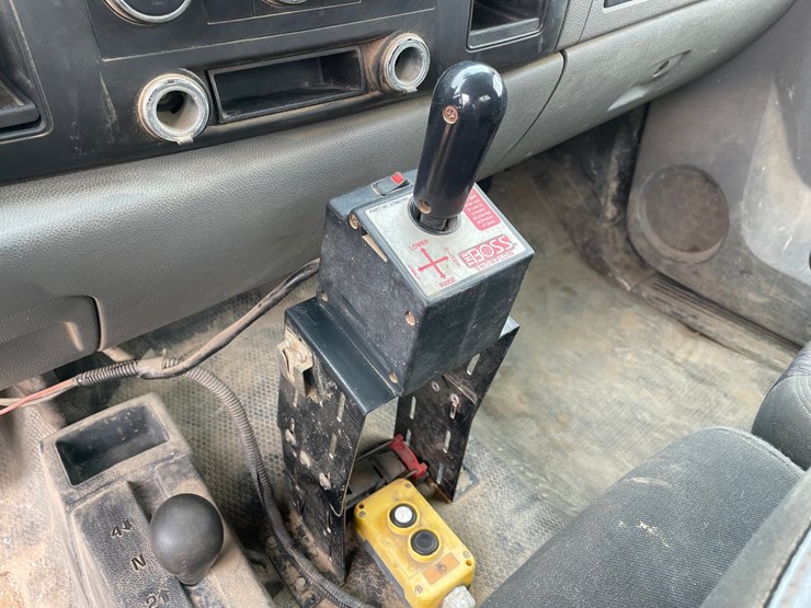 2011-chevrolet-3500-image-42