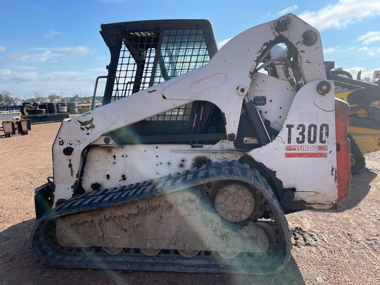 2005-bobcat-t300-image-8