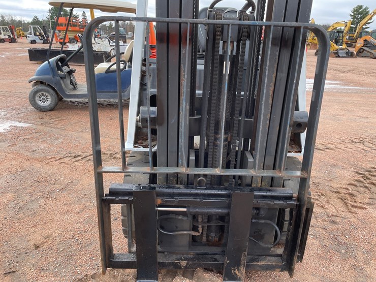 #1162-•-unicarriers-3,450-lbs-lp-forklift-image-10