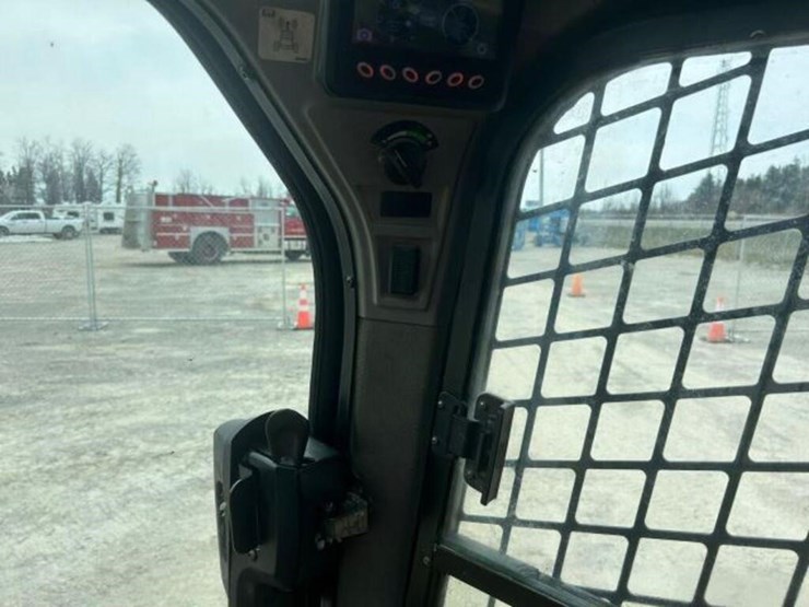 2014-caterpillar-262d-image-13